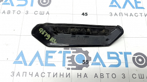 Накладка фонаря внутреннего двери багажника левая Audi Q3 83A 19-25