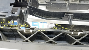 Grilă inferioară bară față Audi Q3 83A 19-23 pentru senzori de parcare și radar, S-Line, spartă, crăpată, fragment lipsă