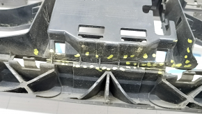 Grilă inferioară bară față Audi Q3 83A 19-23 pentru senzori de parcare și radar, S-Line, spartă, crăpată, fragment lipsă