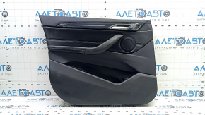 Обшивка двери карточка передняя левая BMW X1 F48 16-22 черная, вставка кожа Dakota черная, подлокотник кожа черная, с ручкой, молдинг черный глянец, с подсветкой, царапины на молдинге