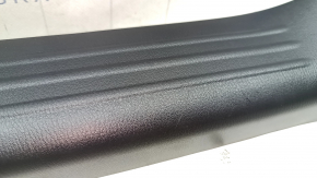 Накладка порога задняя левая Mazda CX-5 17-24 черн, царапины
