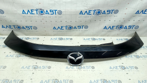 Молдинг двери багажника верхний Mazda CX-5 17-24 с эмблемой, под стеклом, сломаны крепления