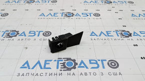 Крепление парктроника левого в решетке радиатора Audi A3 8V 15-16