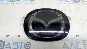 Эмблема решетки радиатора Mazda CX-5 17-24 под радар, царапины, сломаны крепления