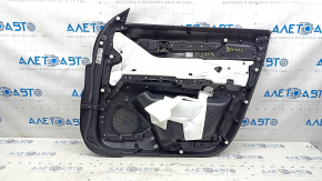Обшивка двери карточка передняя левая Mazda CX-5 17-23 черная, подлокотник кожа коричневая, накладка с хром молдингом под дерево, BOSE, царапины