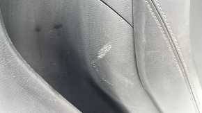 Обшивка двери карточка задняя правая Mazda 6 18-21 черная, подлокотник и вставка кожа черная, молдинг серый с хром, под чистку, потерта