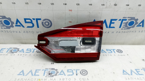 Фонарь внутренний крышка багажника правый Ford Fusion mk5 17-18 LED, царапины, треснуто стекло