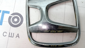 Эмблема решетки радиатора grill Honda Accord 16-17 песок, трещина