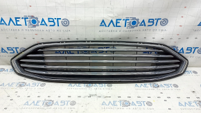Решетка радиатора grill в сборе с обрамлением Ford Fusion mk5 17-18 песок, сломано крепление