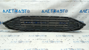 Решетка радиатора grill в сборе с обрамлением Ford Fusion mk5 17-18 песок, сломано крепление