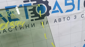 Zgârieturi la ușă de sticlă spate dreapta Toyota Prius 30 10-15