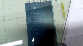 Zgârieturi la ușă de sticlă spate dreapta Toyota Prius 30 10-15
