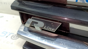 Решетка радиатора grill VW Tiguan 18-21 R-Line, с эмблемой, 2 хром 1 черн полоски, песок, царапины, сколы