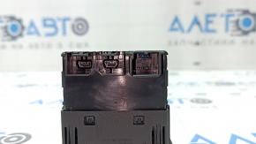 USB Hub центральной консоли Jeep Cherokee KL 14-21 задний