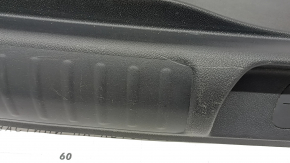 Накладка проема багажника Jeep Cherokee KL 19-23 черная, царапины, побелел пластик