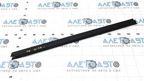 Уплотнитель стекла двери задней левой внутренний Jeep Cherokee KL 14-22