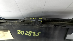 Накладка заднего бампера нижняя Jeep Cherokee KL 19-21 под 2 трубы, под хром насадки, графит, царапины, надломано крепление, вмятина