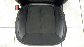 Водительское сидение Jeep Grand Cherokee WL 21-23 с airbag, электрическое, подогрев, кожа черная с перфорацией, под чистку, царапины на спинке