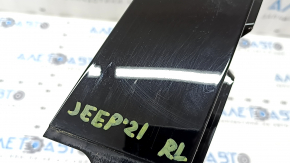 Накладка двери боковая задняя левая Jeep Grand Cherokee WL 21-26 черный глянец, царапины