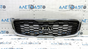 Решетка радиатора grill Kia Sorento 19-20 с эмблемой, черная с хром обрамлением, песок, царапины