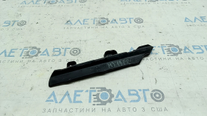 Кронштейн решетки радиатора grill правый Mazda 3 19-26 Mexico built