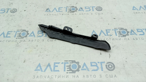 Кронштейн решетки радиатора grill правый Mazda 3 19-26 Mexico built