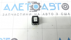 Кнопка закрытия двери багажника Jeep Grand Cherokee WL 21-26 обшивки арки