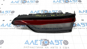Lampă LED în interiorul hayonului dreapta Jeep Grand Cherokee WL 21-25, lungă, zgârieturi, suport rupt, resturi în interior