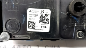 Фонарь внутренний дверь багажника правый Jeep Grand Cherokee WL 21-26 LED, long, царапины, сломано крепление, мусор внутри