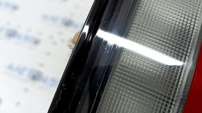 Фонарь внутренний дверь багажника правый Jeep Grand Cherokee WL 21-26 LED, long, царапины, сломано крепление, мусор внутри