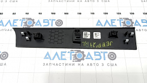 Накладка задней стойки левая верхняя Jeep Grand Cherokee WL 21-26 черная, long
