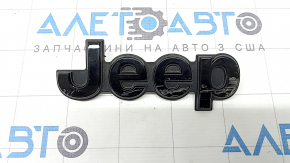 Эмблема логотип JEEP двери багажника Jeep Grand Cherokee WL 21-26 черный глянец, long, сломаны крепления, царапины