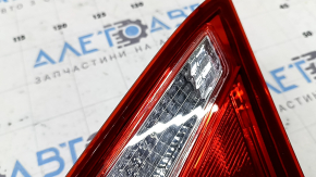 Фонарь внутренний крышка багажника левый Toyota Camry v55 15-17 usa царапины, паутина