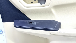 Обшивка двери карточка задняя правая Toyota Camry v55 15-17 usa бежевая с бежевой вставкой пластик, подлокотник резина, с управлением стеклоподъемника, царапины, под чистку