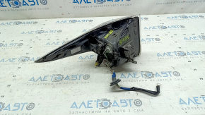 Фонарь верхний крыло правый Toyota Prius 50 16-18 стекло грязное изнутри, царапины
