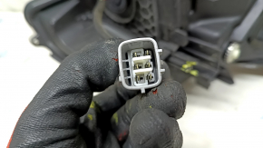 Фара передняя правая Toyota Prius 50 16-18 LED, сломано крепление фишки