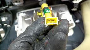 Торпедо передняя панель с AIRBAG Toyota Prius 50 17-22 черная с серым под малый дисплей, с нижним креплением, под химчистку