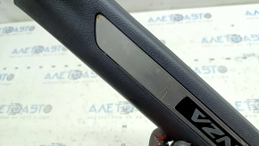 Накладка порога передняя левая Toyota Venza 21-24 черная, хром вставка, в пленке, царапины, тычки