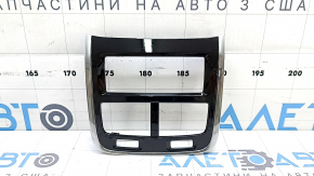Накладка центральной консоли задняя верхняя Volvo XC60 18-26 под обдув заднего ряда и управление климатом, черный глянец с хромом, царапины