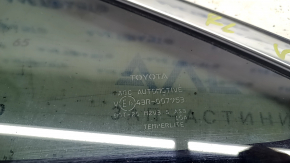 Форточка глухое стекло задняя левая Toyota Venza 21-24 хром, сломаны направляйки, царапины