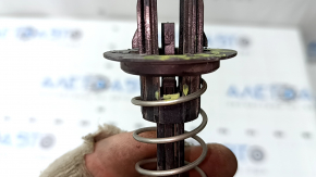 Отбойник капота правый Mercedes W167 GLE 350 450 20-26 на капоте, сломано крепление