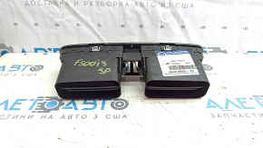 Дефлектор воздуховода передней панели центральный Fiat 500 12-15