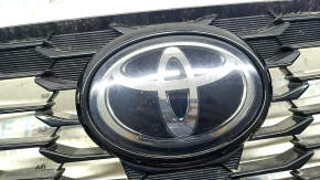 Решетка радиатора grill с эмблемой Toyota Highlander 21-26 XSE, под радар, песок