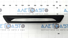 Накладка порога передняя левая наружная BMW 3 F30 12-18 черная с хромом, царапины, вмятины, коррозия, трещина в креплении