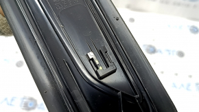 Ornament prag ușă față stânga exterior BMW 3 F30 12-18 negru cu crom, zgârieturi, lovituri, coroziune, crăpături la fixare