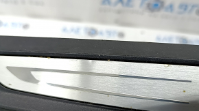 Ornament prag ușă față stânga exterior BMW 3 F30 12-18 negru cu crom, zgârieturi, lovituri, coroziune, crăpături la fixare