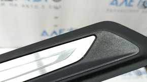 Ornament prag ușă față stânga exterior BMW 3 F30 12-18 negru cu crom, zgârieturi, lovituri, coroziune, crăpături la fixare