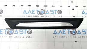 Накладка порога передняя правая наружная BMW 3 F30 12-18 черная с хромом, коррозия, трещина в креплении