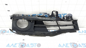 Grilă cadru proiector ceață dreapta BMW 3 F30 16-18 Sport, structură, defect