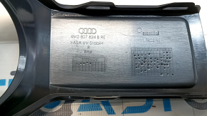 Накладка правой решетки переднего бампера Audi Q7 16-19 под радар